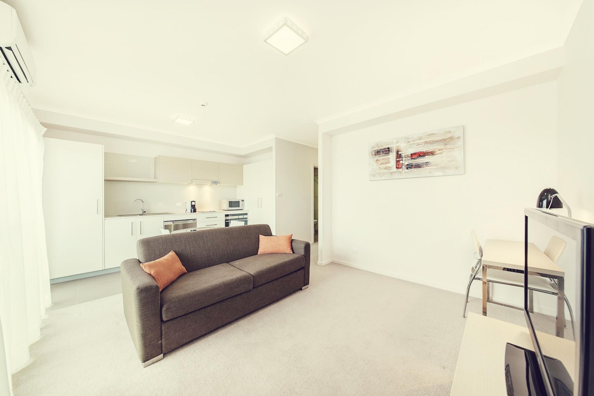 Abode Tuggeranong Aparthotel Canberra Bagian luar foto
