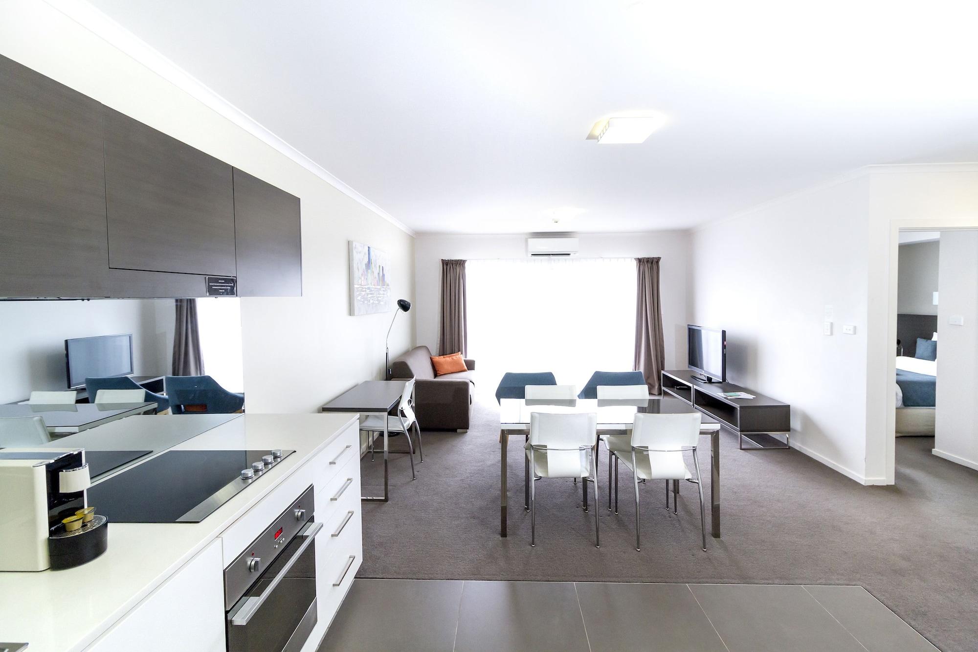 Abode Tuggeranong Aparthotel Canberra Bagian luar foto