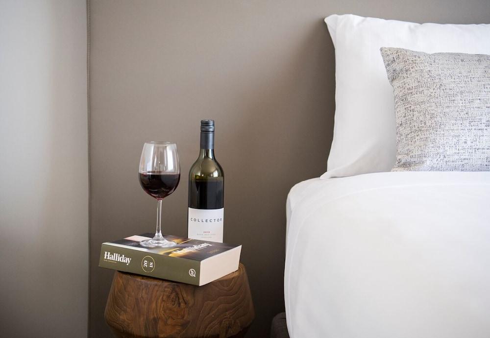 Abode Tuggeranong Aparthotel Canberra Bagian luar foto