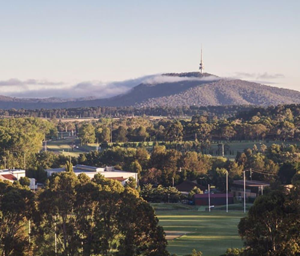 Abode Tuggeranong Aparthotel Canberra Bagian luar foto