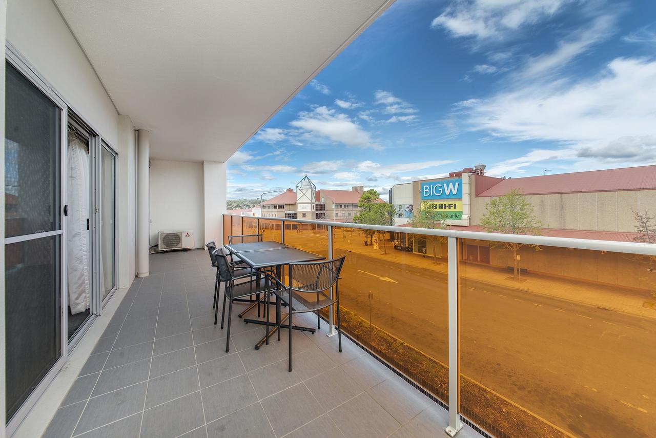 Abode Tuggeranong Aparthotel Canberra Bagian luar foto
