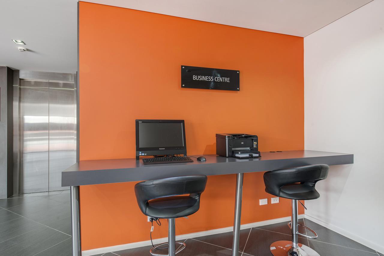 Abode Tuggeranong Aparthotel Canberra Bagian luar foto