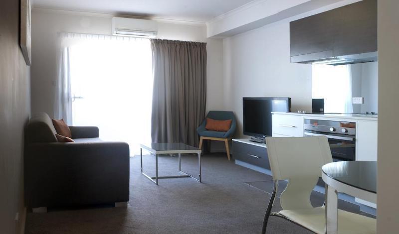 Abode Tuggeranong Aparthotel Canberra Bagian luar foto