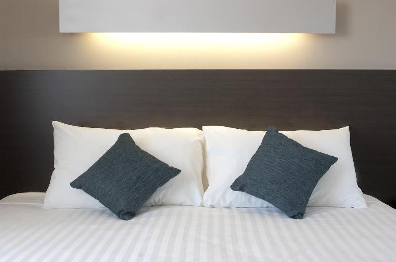 Abode Tuggeranong Aparthotel Canberra Bagian luar foto