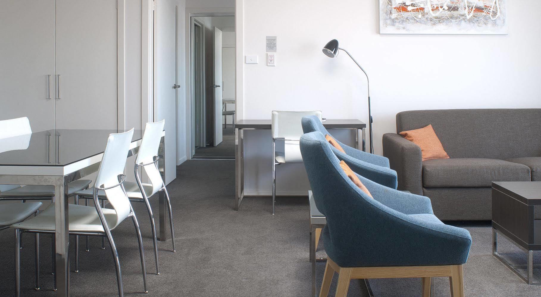 Abode Tuggeranong Aparthotel Canberra Bagian luar foto