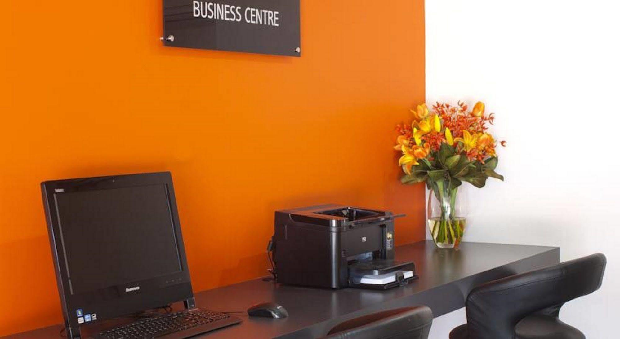 Abode Tuggeranong Aparthotel Canberra Bagian luar foto