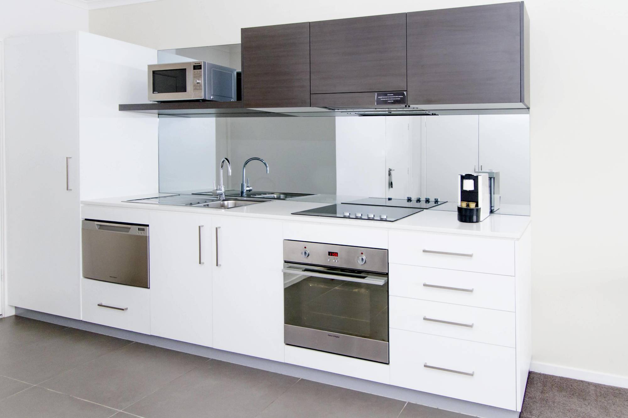 Abode Tuggeranong Aparthotel Canberra Bagian luar foto