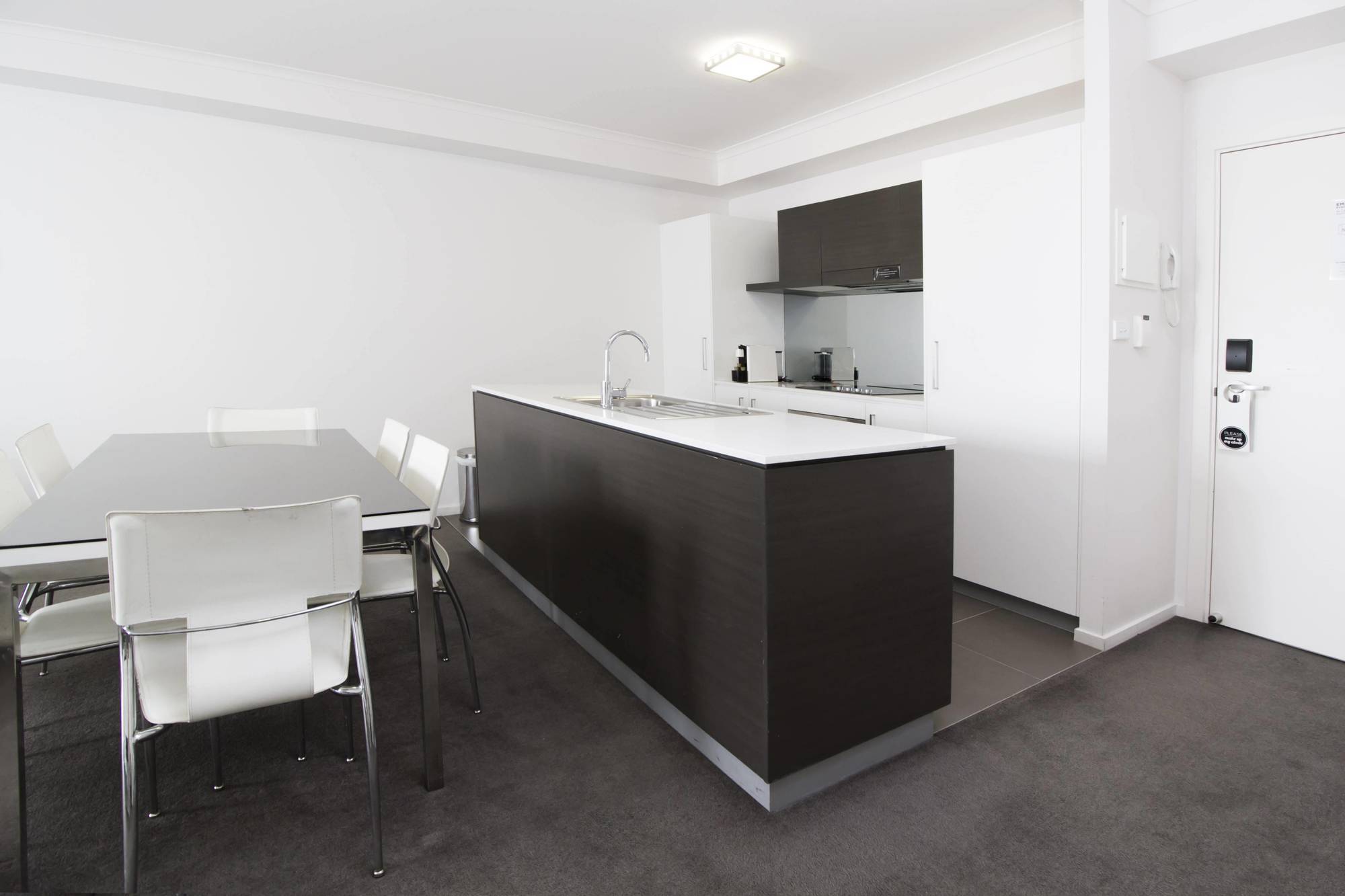Abode Tuggeranong Aparthotel Canberra Bagian luar foto