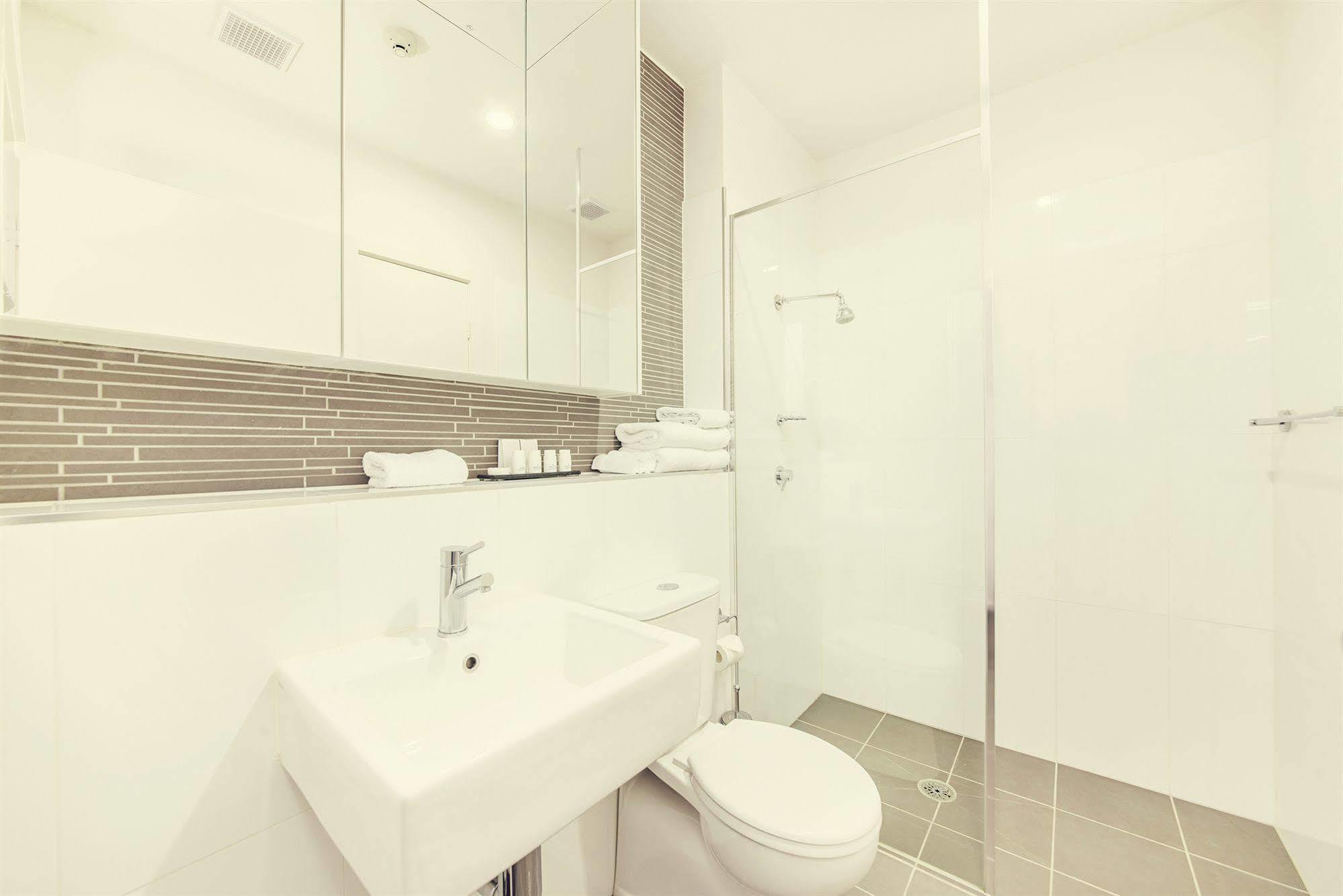 Abode Tuggeranong Aparthotel Canberra Bagian luar foto