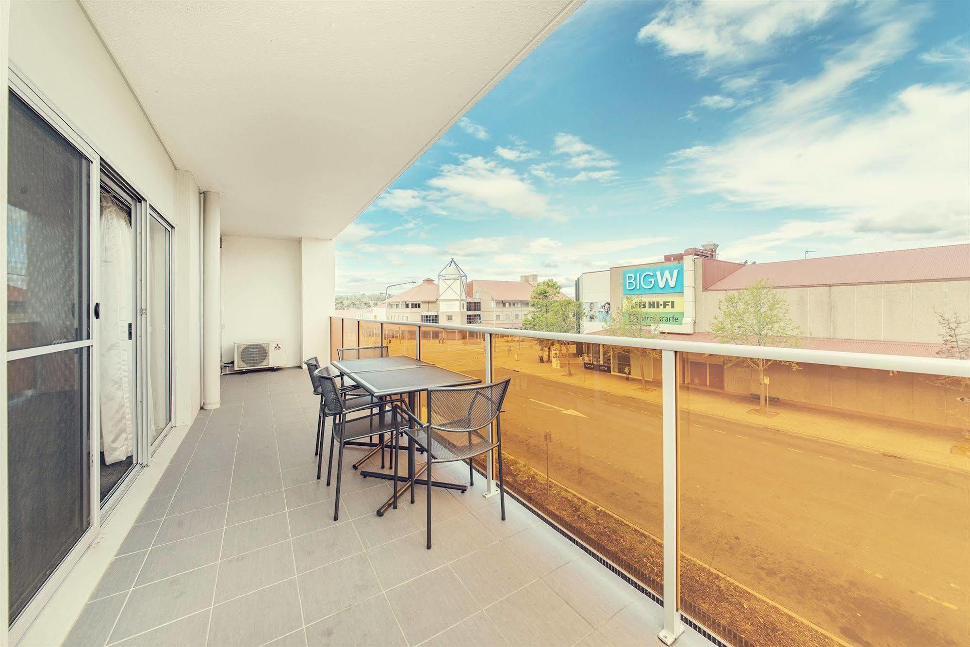 Abode Tuggeranong Aparthotel Canberra Bagian luar foto