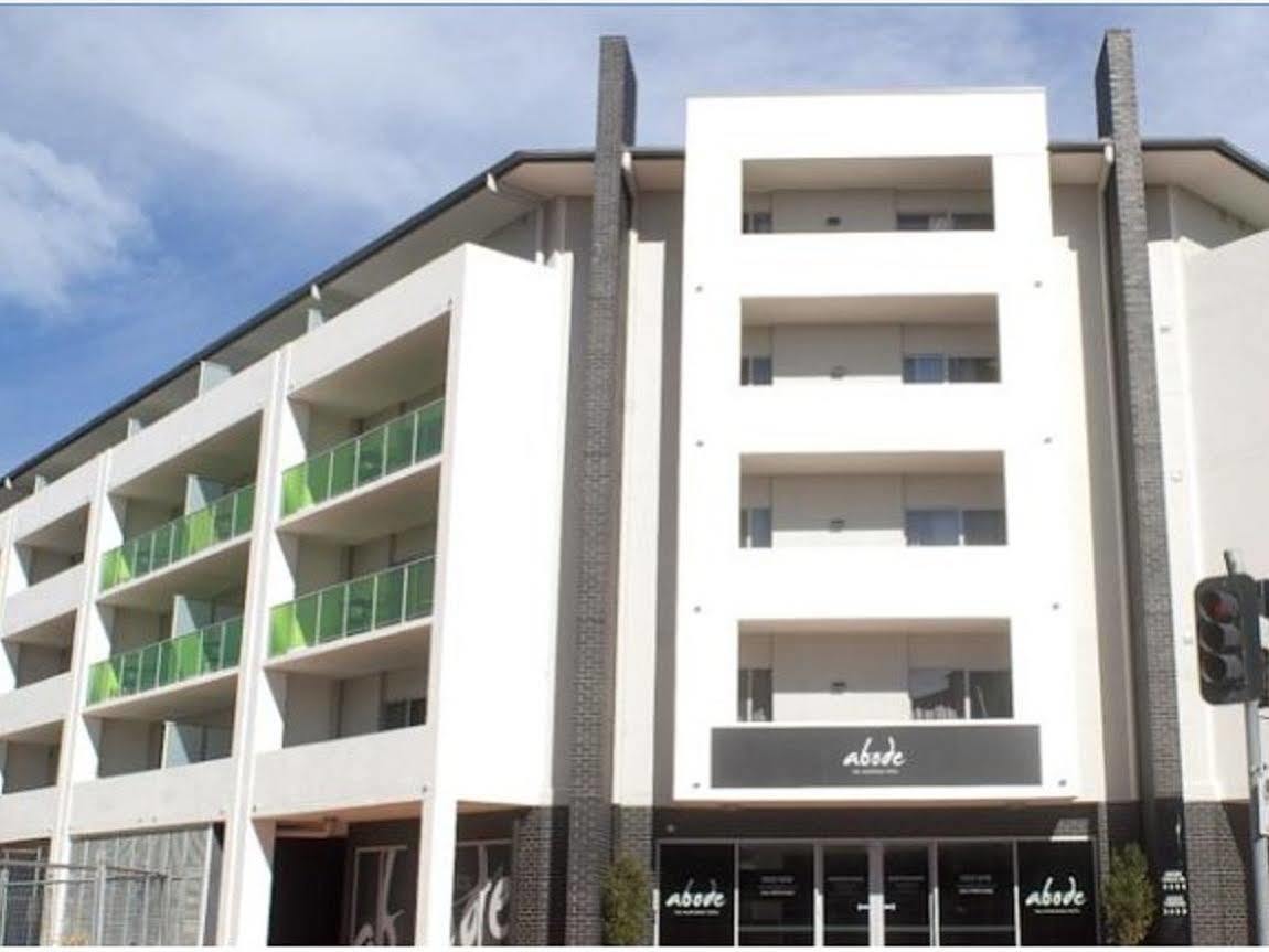 Abode Tuggeranong Aparthotel Canberra Bagian luar foto
